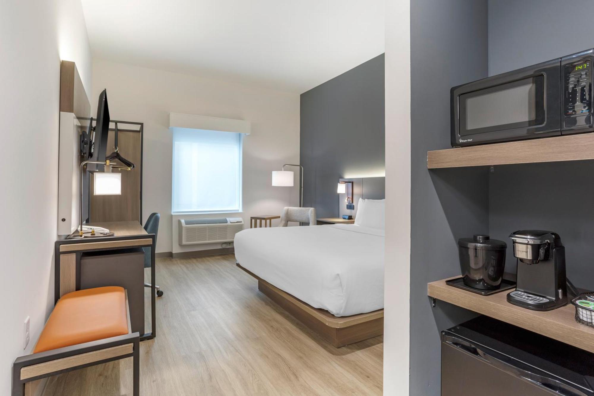 Comfort Inn & Suites Newark Liberty International Airport Esterno foto