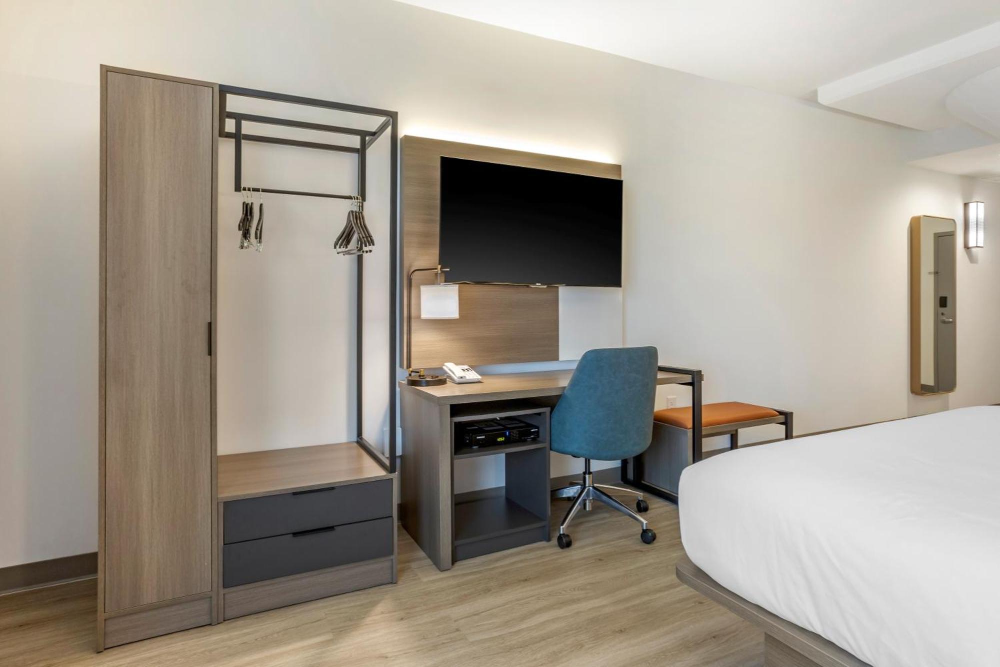 Comfort Inn & Suites Newark Liberty International Airport Esterno foto
