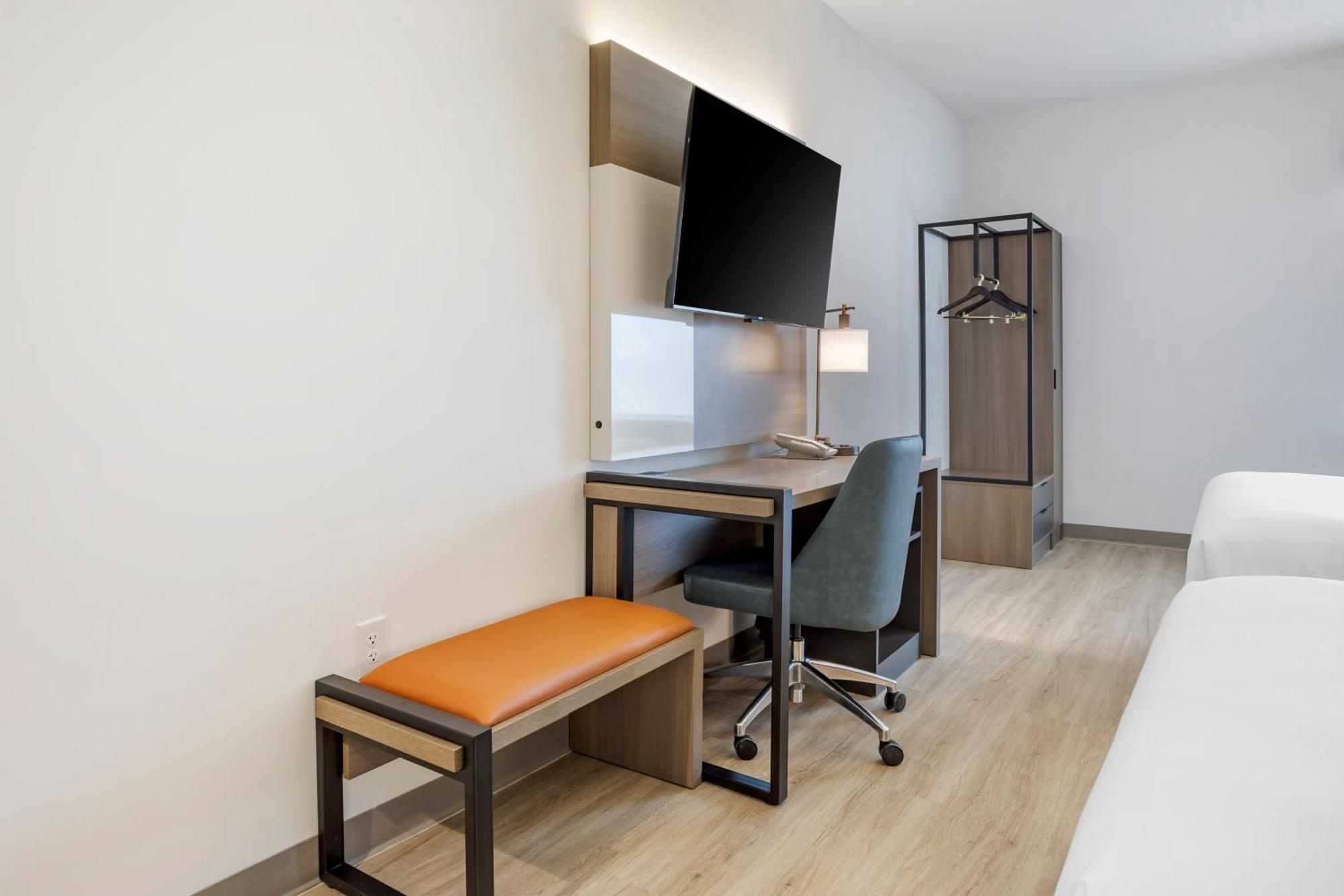Comfort Inn & Suites Newark Liberty International Airport Esterno foto