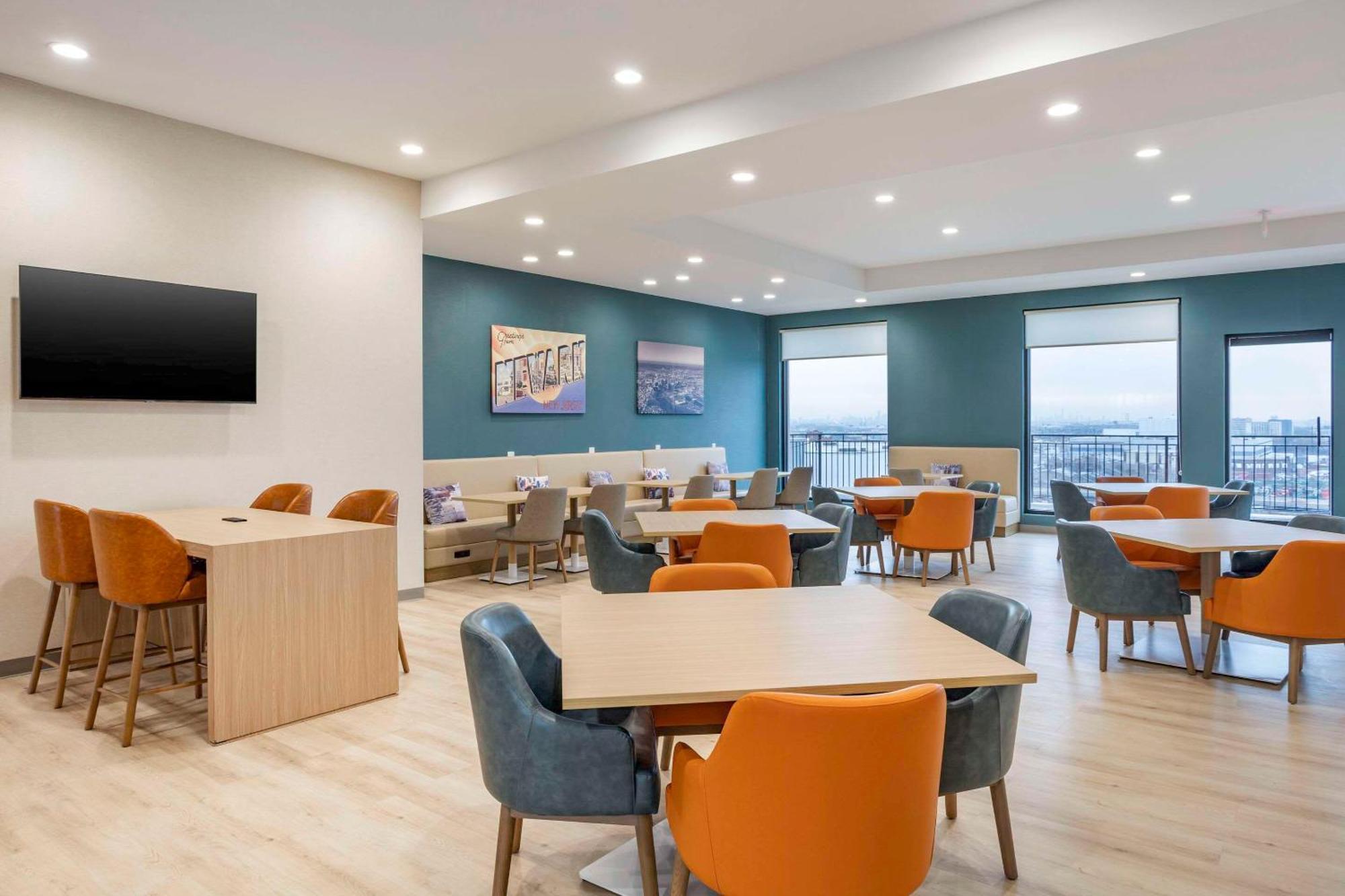 Comfort Inn & Suites Newark Liberty International Airport Esterno foto