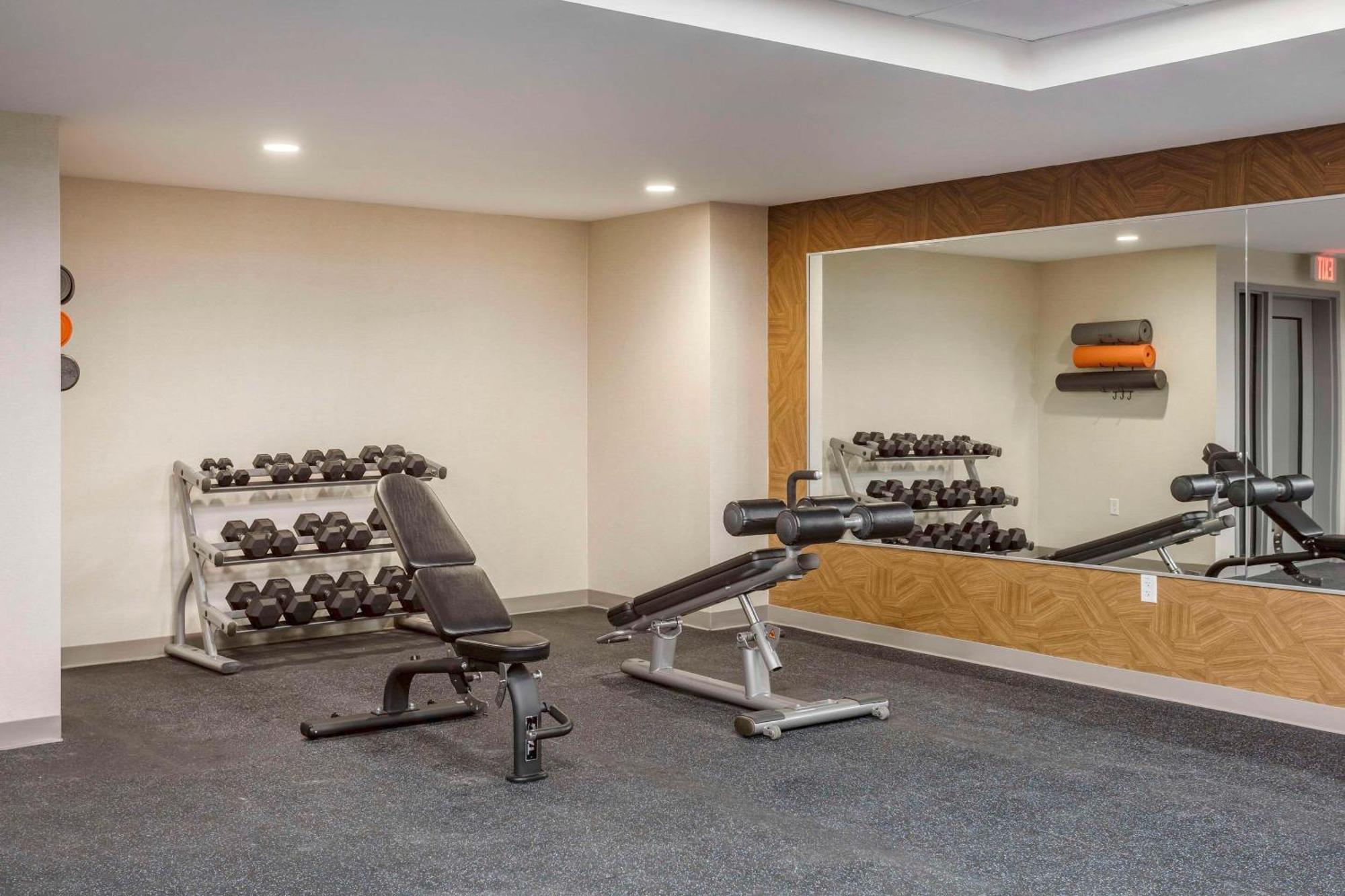 Comfort Inn & Suites Newark Liberty International Airport Esterno foto