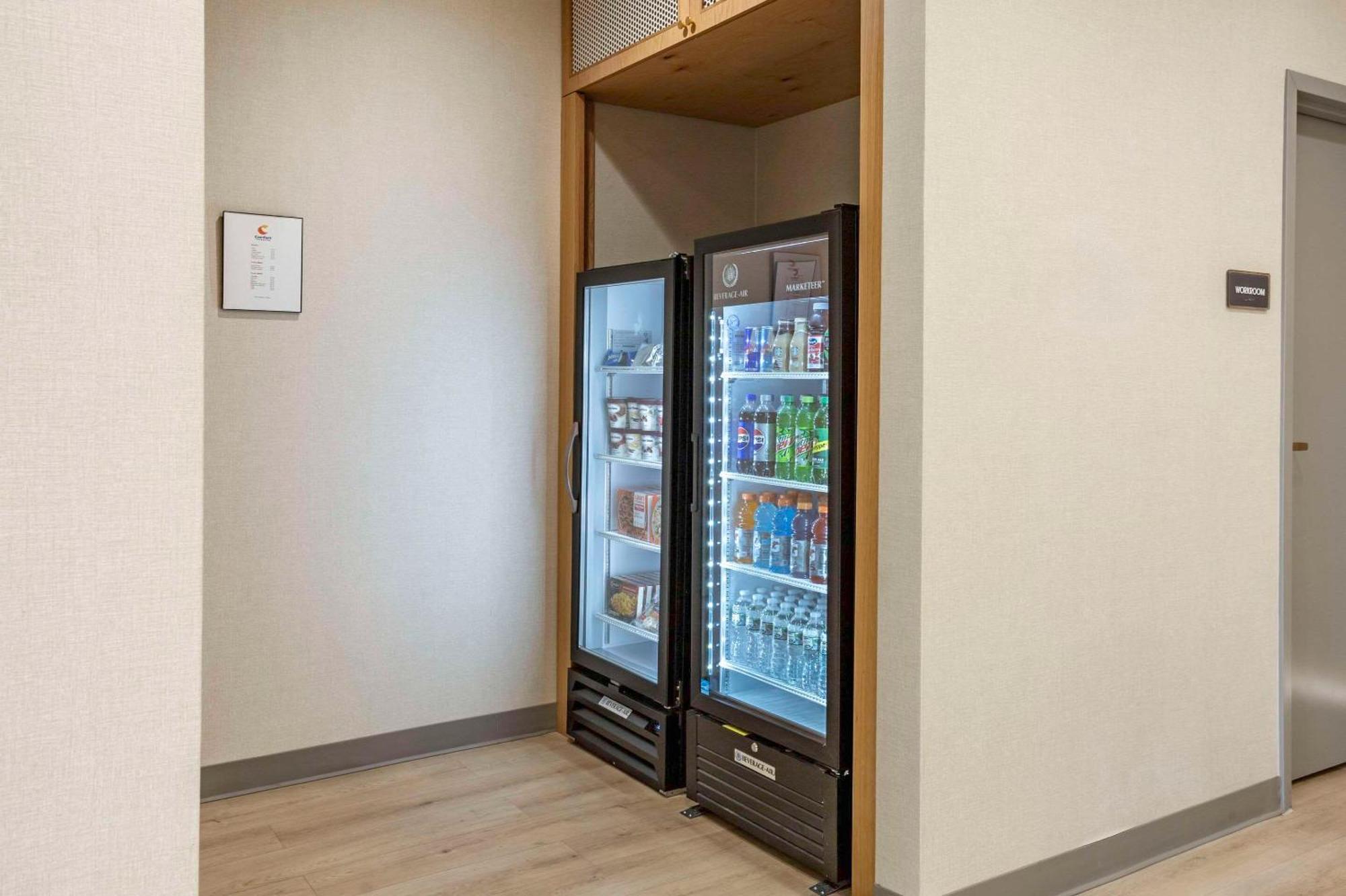 Comfort Inn & Suites Newark Liberty International Airport Esterno foto