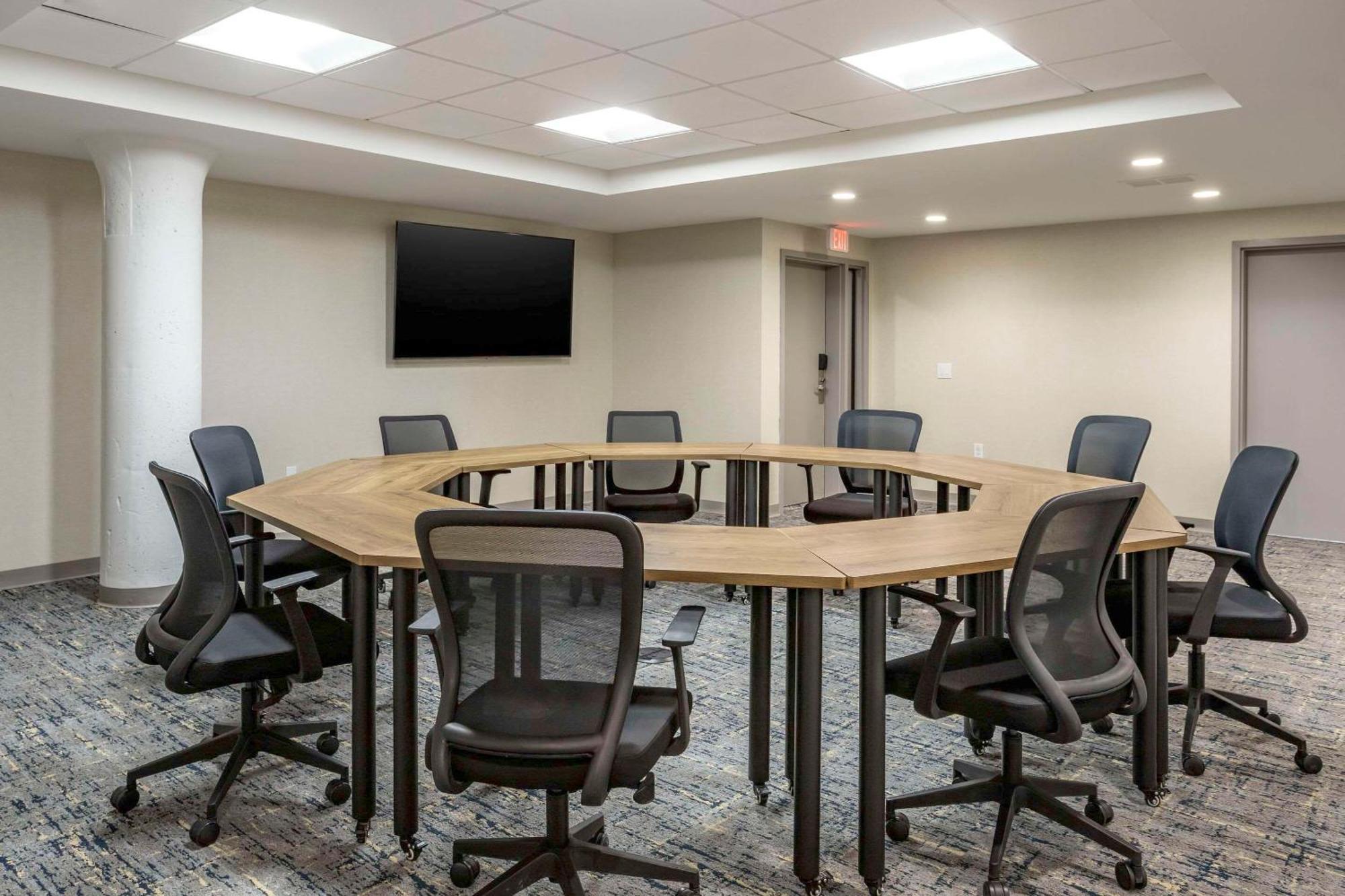 Comfort Inn & Suites Newark Liberty International Airport Esterno foto