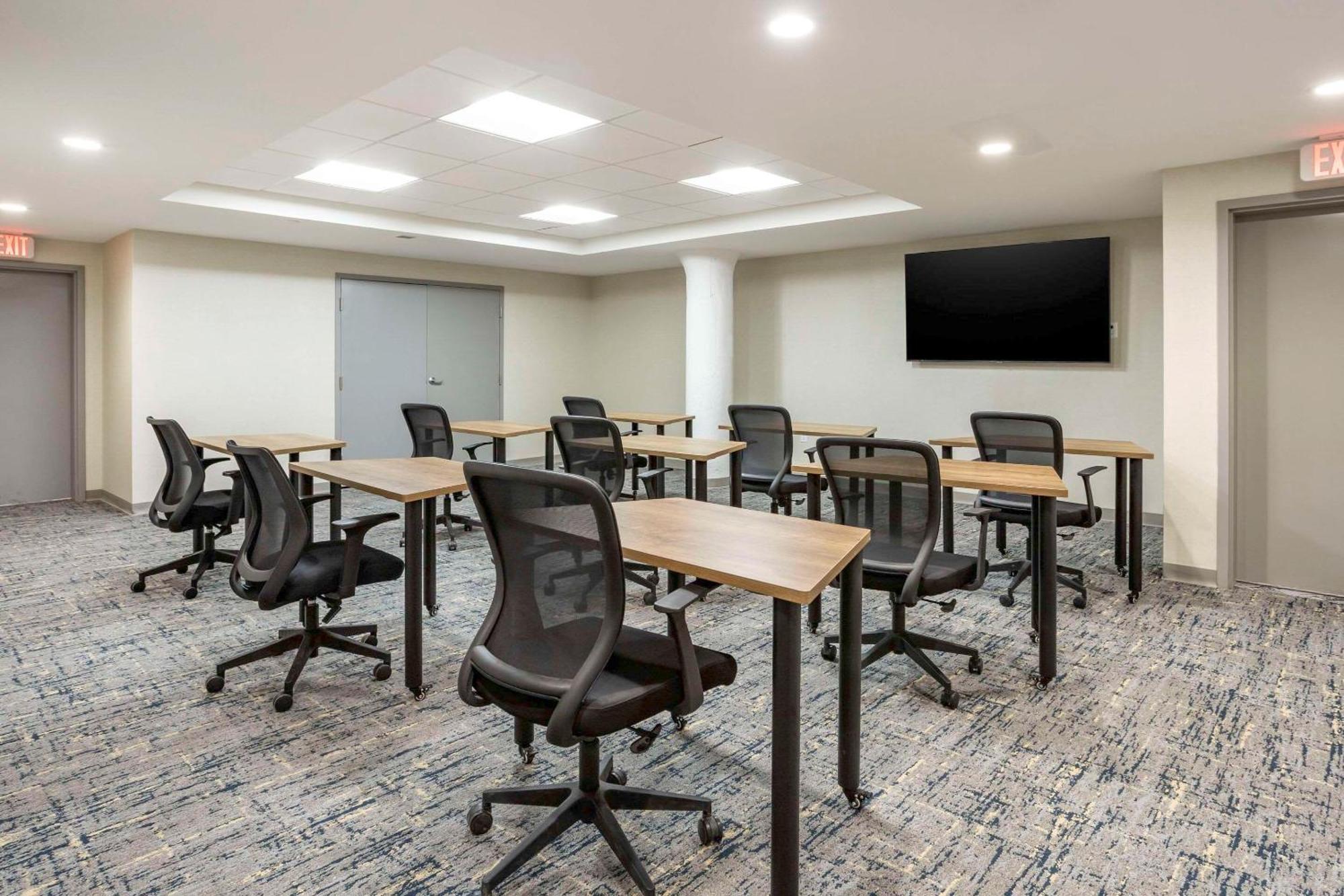 Comfort Inn & Suites Newark Liberty International Airport Esterno foto