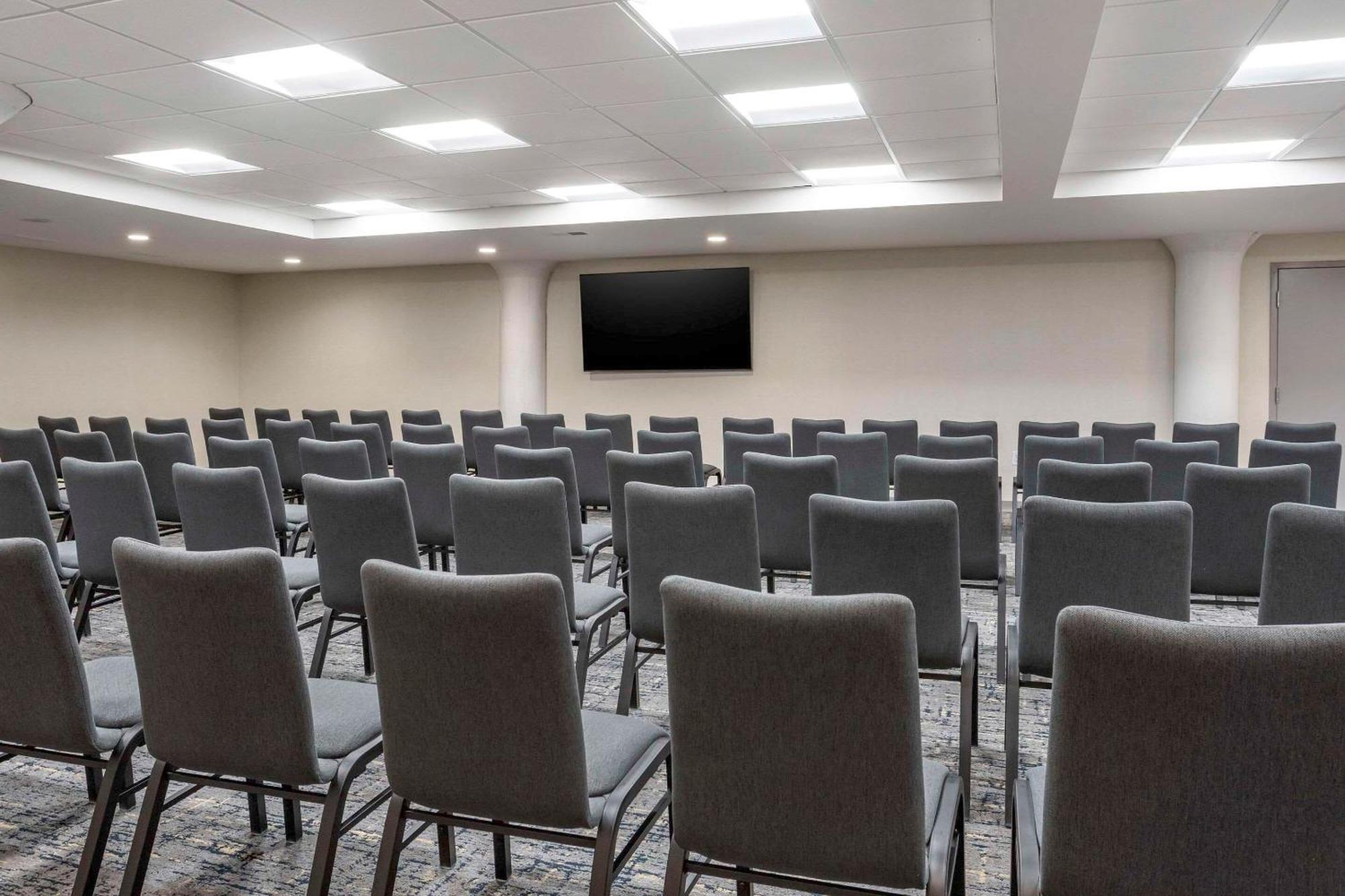Comfort Inn & Suites Newark Liberty International Airport Esterno foto