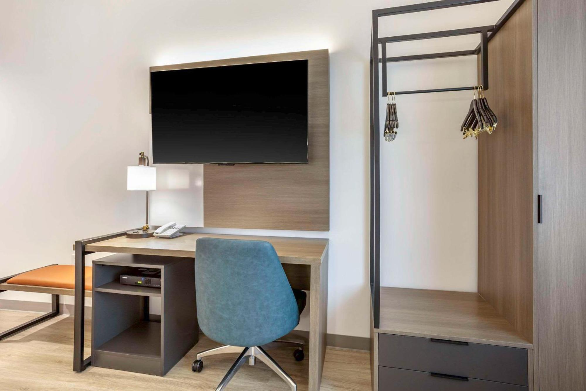 Comfort Inn & Suites Newark Liberty International Airport Esterno foto