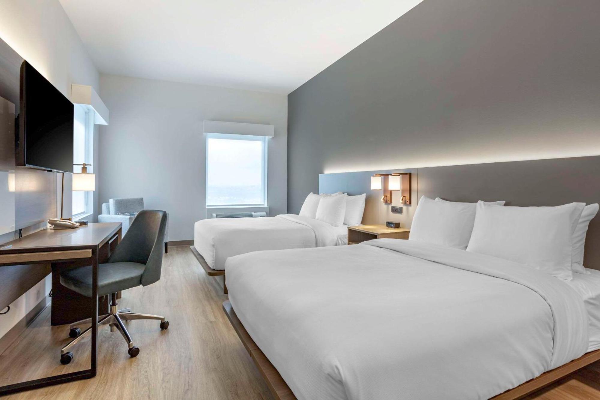 Comfort Inn & Suites Newark Liberty International Airport Esterno foto