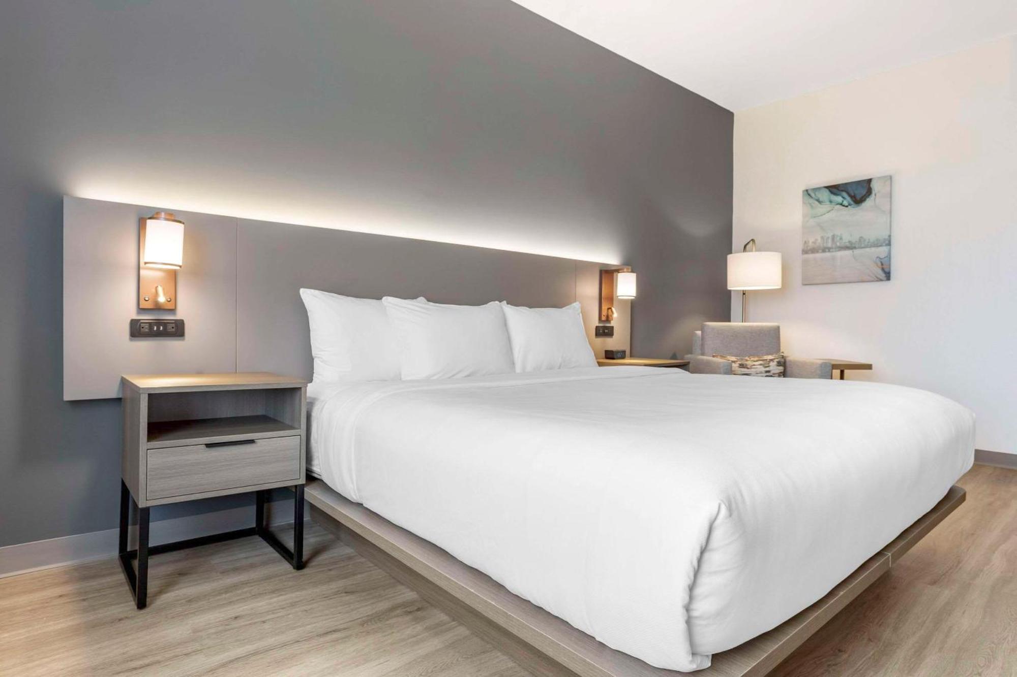 Comfort Inn & Suites Newark Liberty International Airport Esterno foto