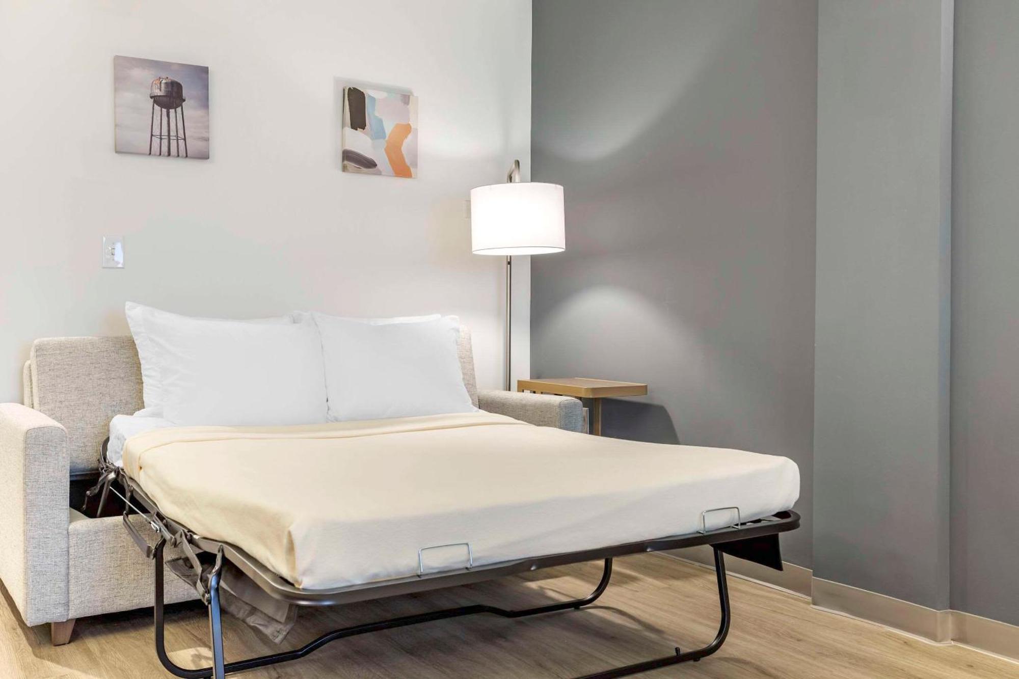 Comfort Inn & Suites Newark Liberty International Airport Esterno foto