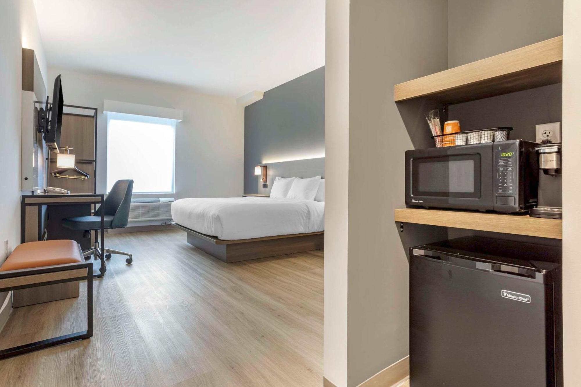 Comfort Inn & Suites Newark Liberty International Airport Esterno foto