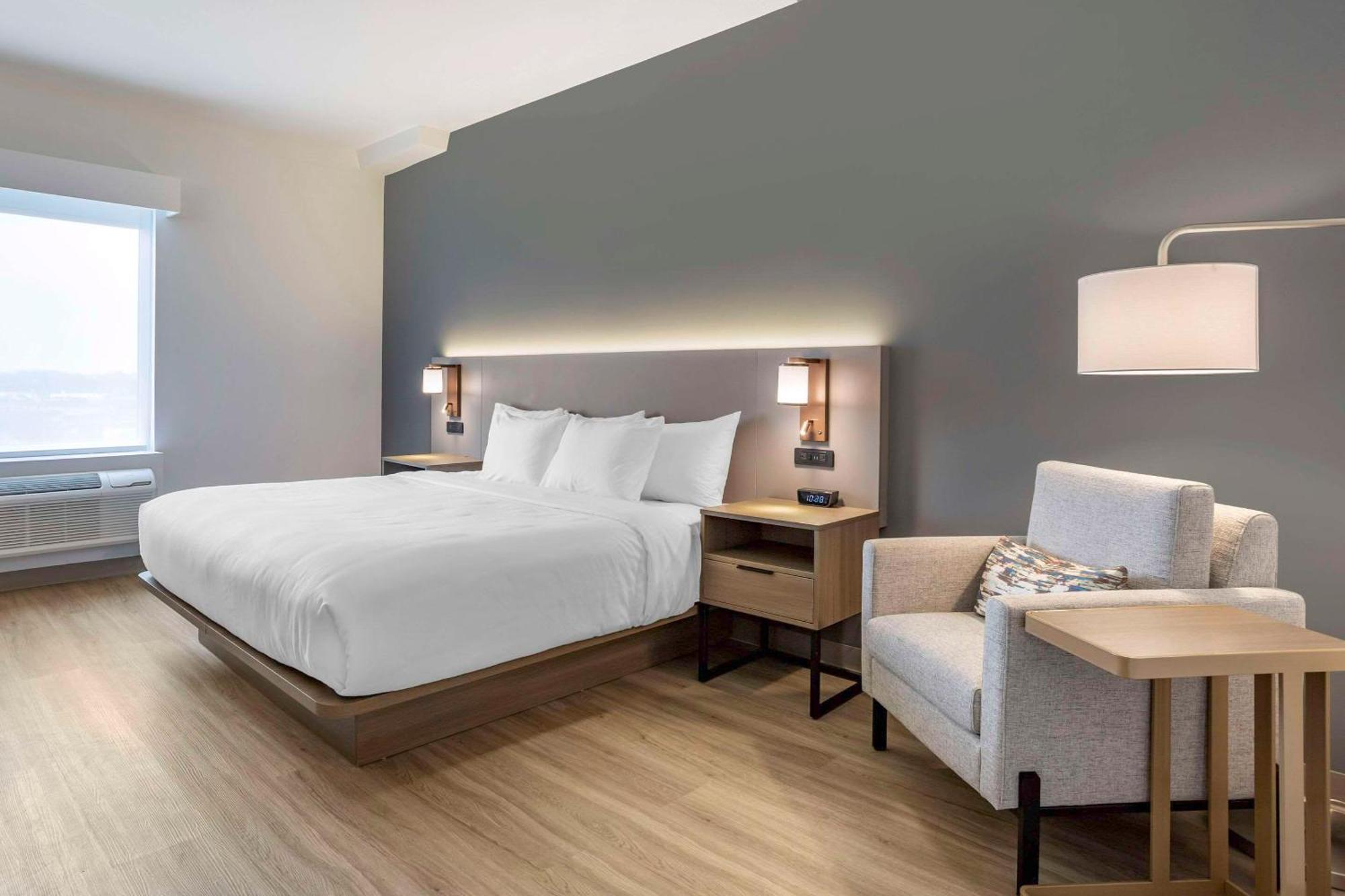 Comfort Inn & Suites Newark Liberty International Airport Esterno foto