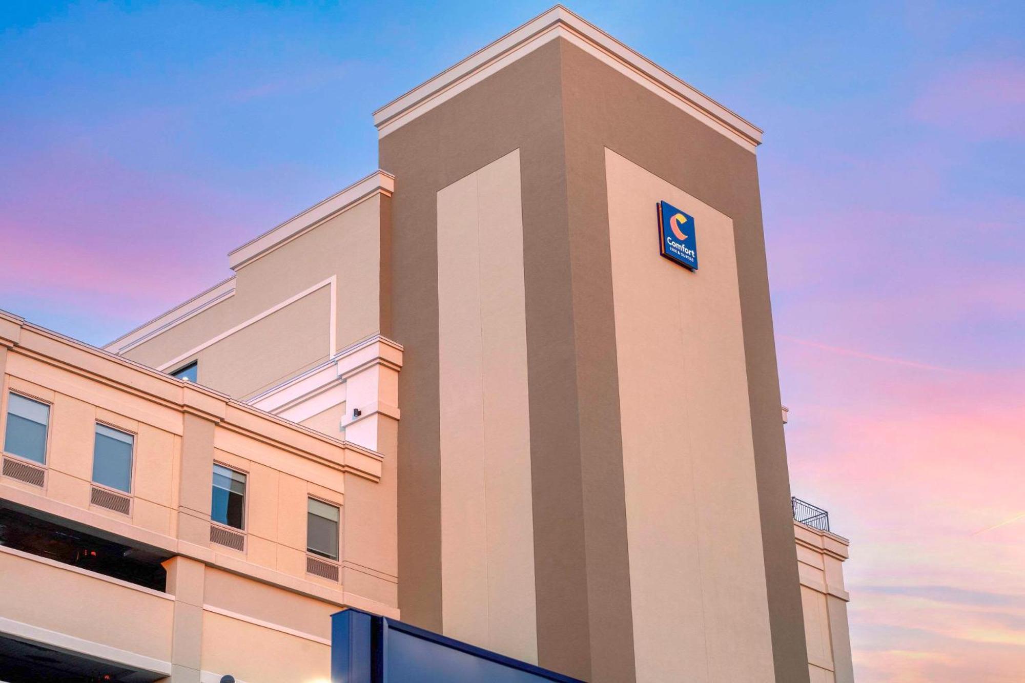 Comfort Inn & Suites Newark Liberty International Airport Esterno foto