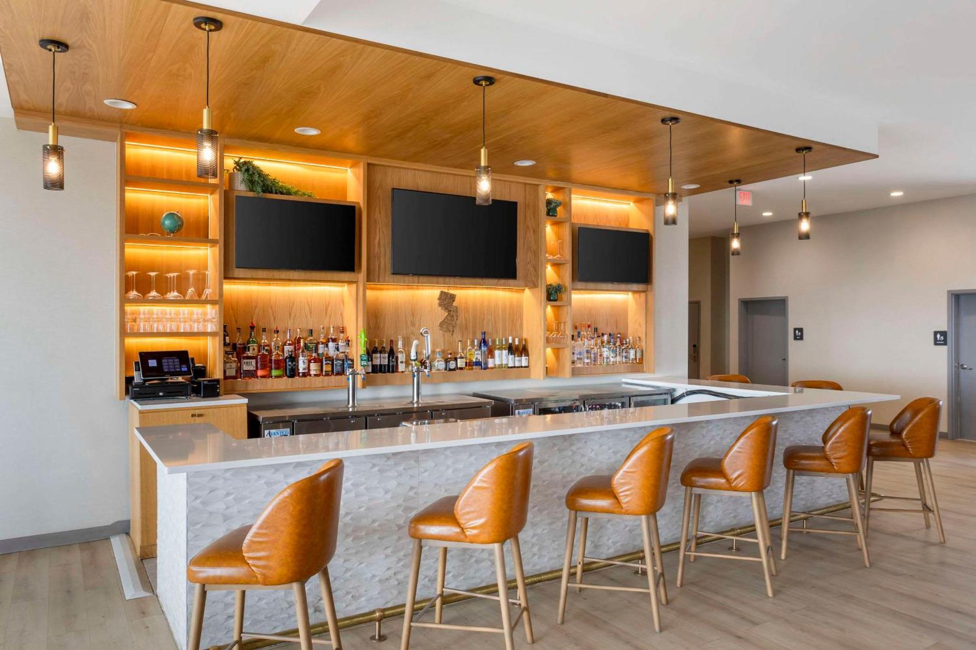Comfort Inn & Suites Newark Liberty International Airport Esterno foto
