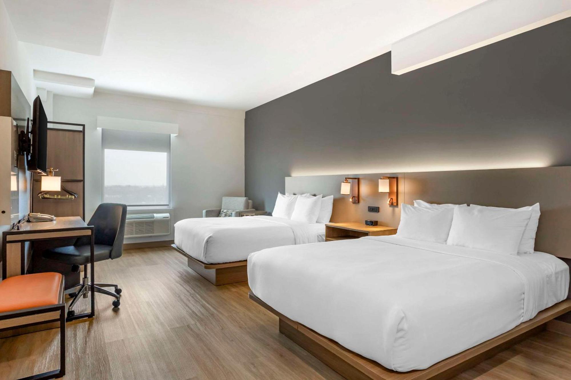 Comfort Inn & Suites Newark Liberty International Airport Esterno foto