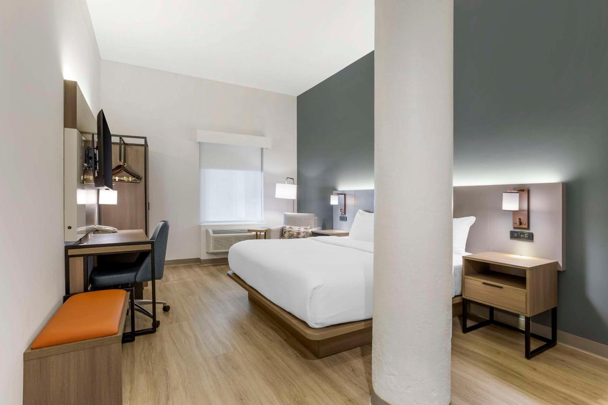 Comfort Inn & Suites Newark Liberty International Airport Esterno foto