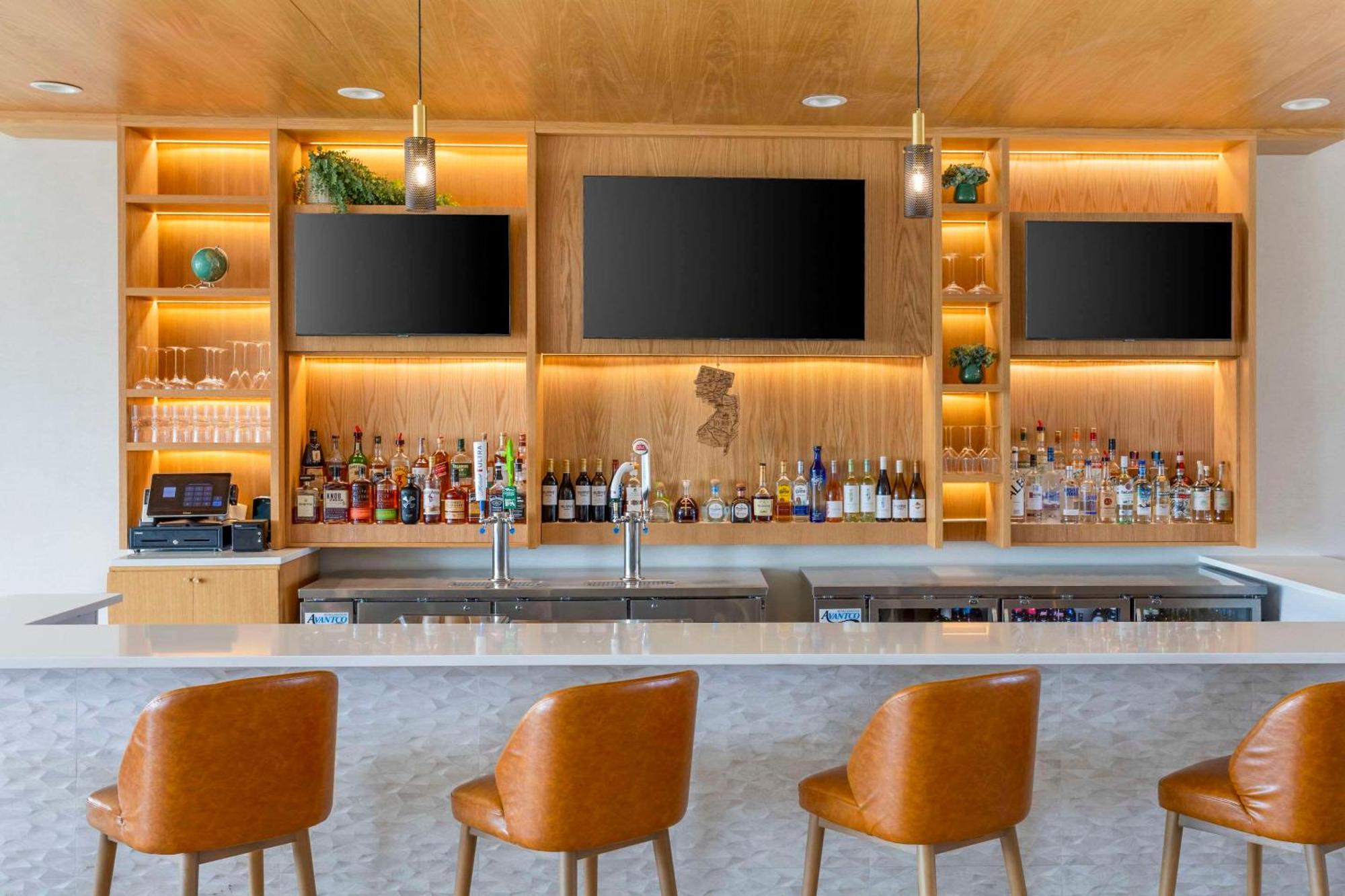 Comfort Inn & Suites Newark Liberty International Airport Esterno foto