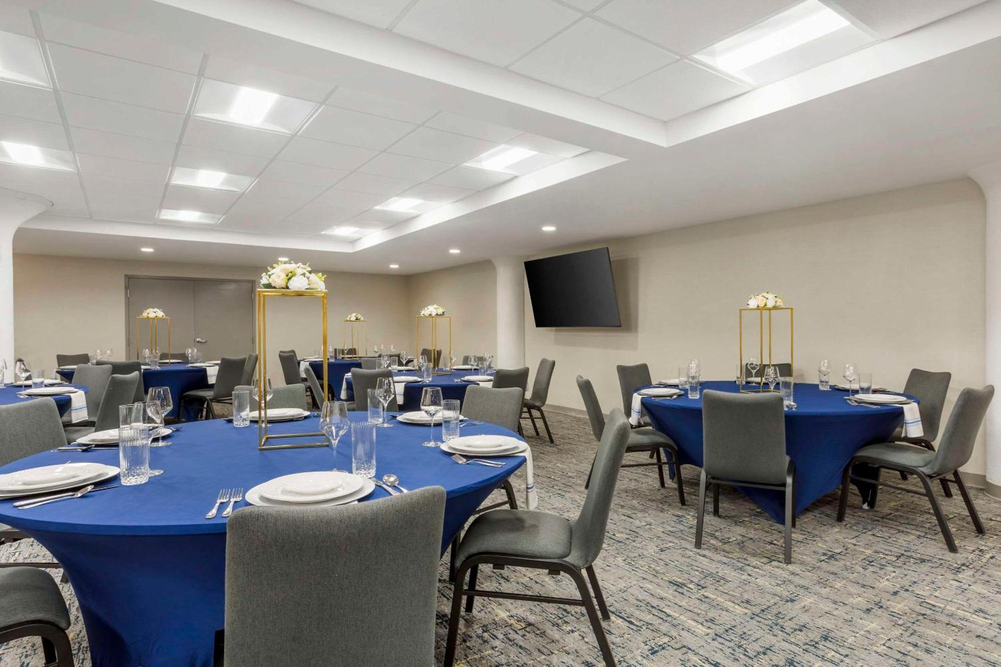 Comfort Inn & Suites Newark Liberty International Airport Esterno foto