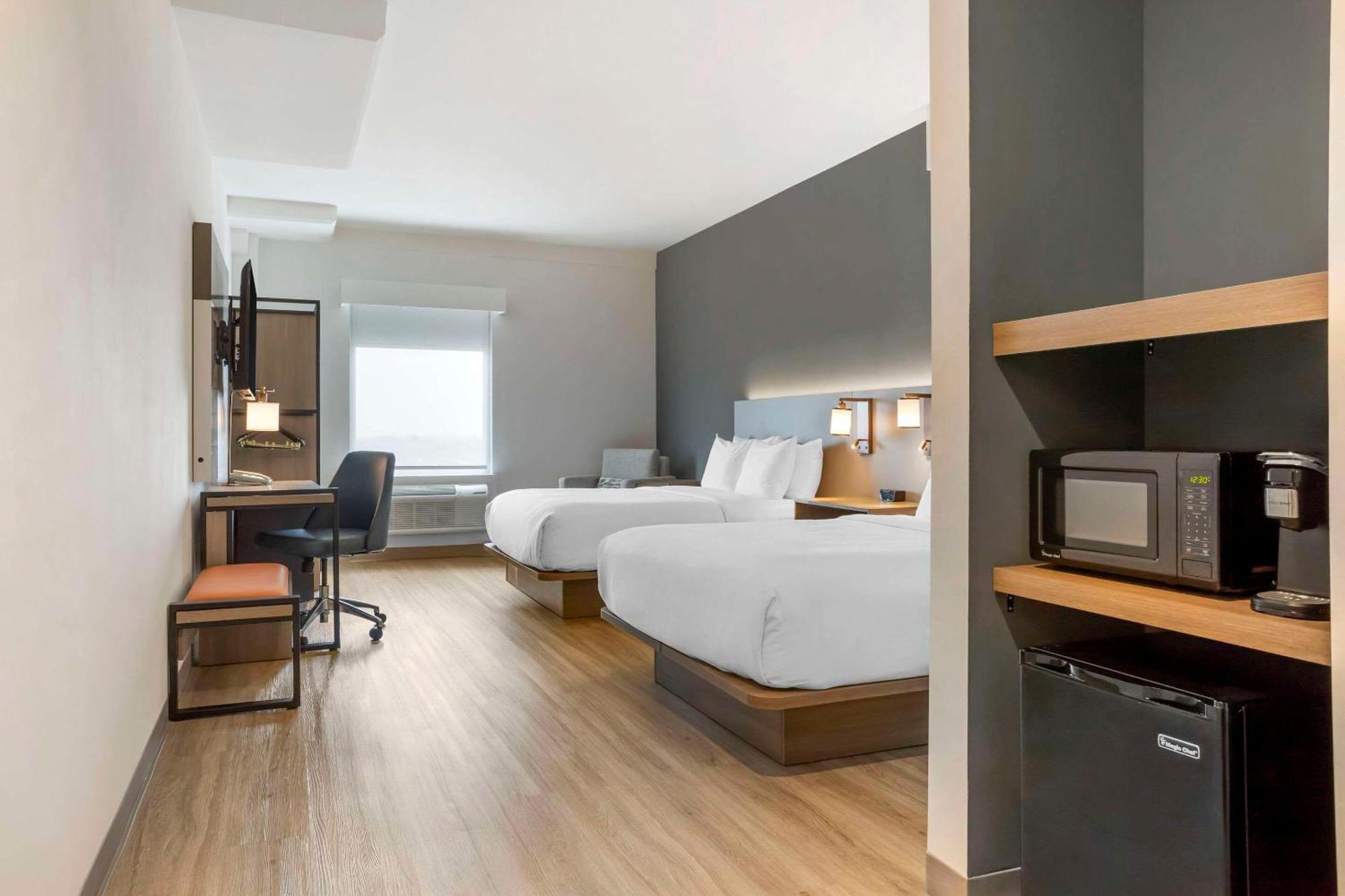 Comfort Inn & Suites Newark Liberty International Airport Esterno foto